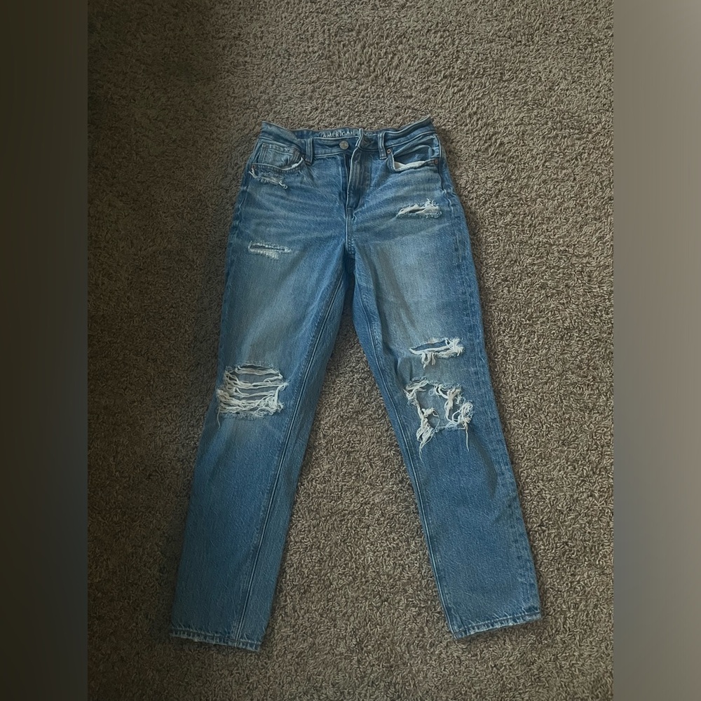 Mom Jeans Medium Wash American Eagle Size 2 reg
